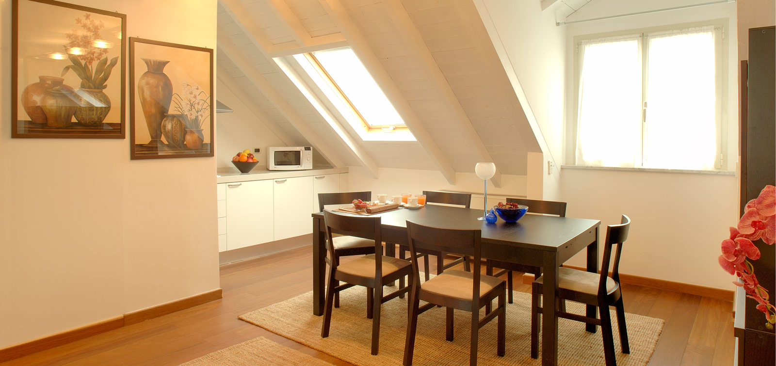 Faretti led soffitto mansarda: una mansarda luminosa e candida ...