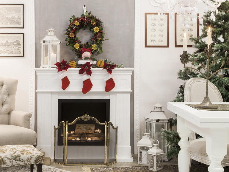 Natale 2015: come decorare casa in stile shabby chic Decorazione camino Rivestimento