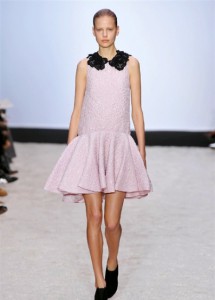 Giambattista Valli sfilate AI 2014 2015 mamme a spillo