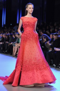 Abito lungo rosso con fiori mamme a spillo