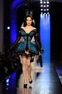 Dita Von Teese mamme a spillo