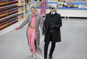 Cara Delevigne mamme a spillo