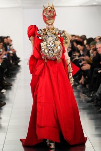 John Galliano SS15 abito mamme a spillo