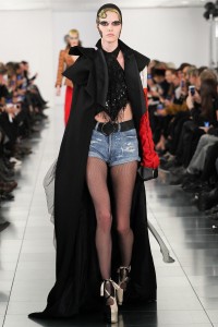 John Galliano SS15 short mamme a spillo