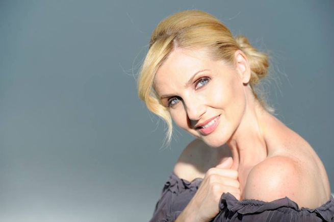 lorella-cuccarini-no-chirurgia