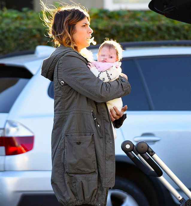 1450350524_elisabetta_canalis_skyler_eva_passeggiata