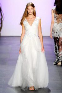 Tadashi-Shoji-mamme-a-spillo