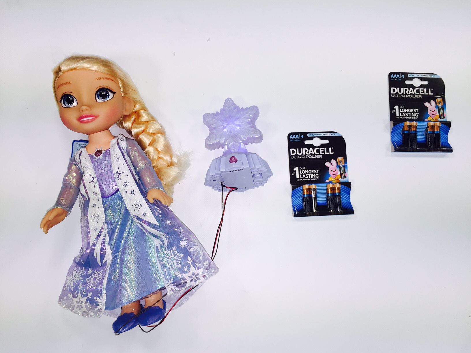 elsa-bambola-disney-duracell-3