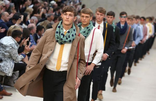 burberry prorsum uomo estate 2014 copertina mamme a spillo