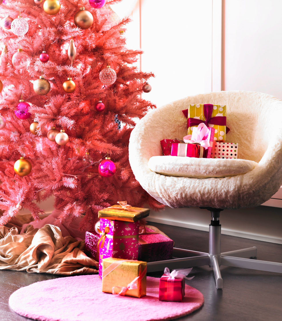 Albero di Natale rosa, romantico e chic: ecco con quali arredi va d