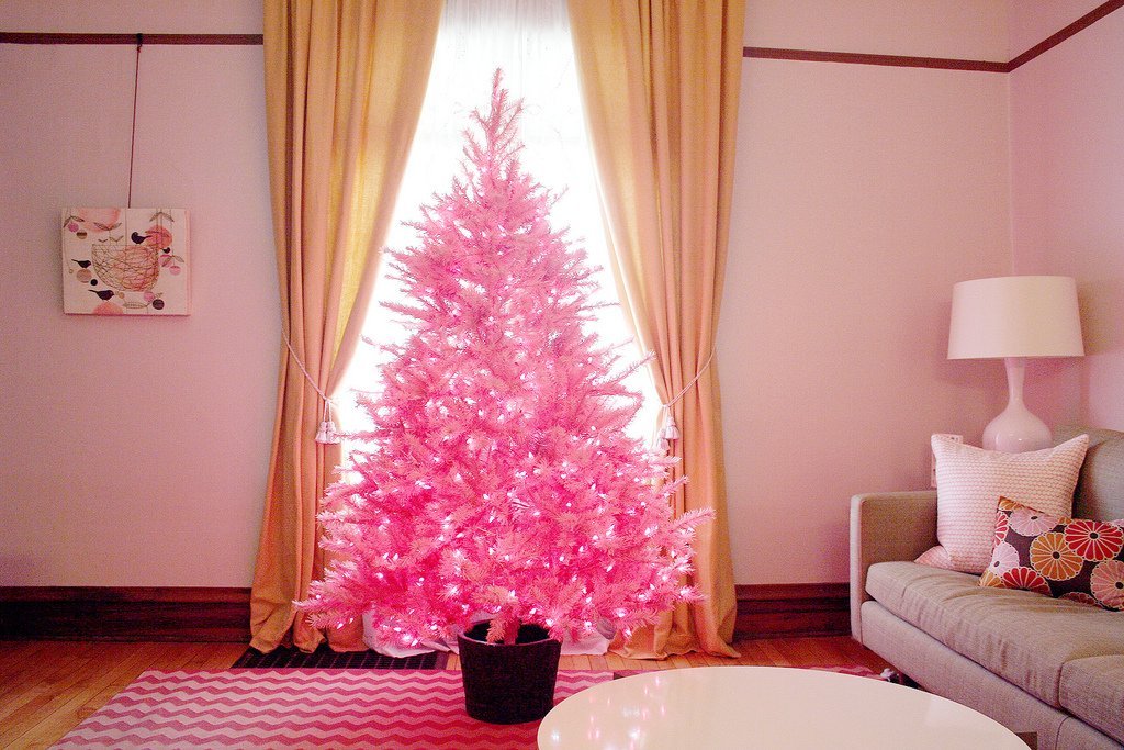 Albero Di Natale Decorazioni Rosa Albero di Natale rosa, romantico e chic: ecco con quali arredi va d