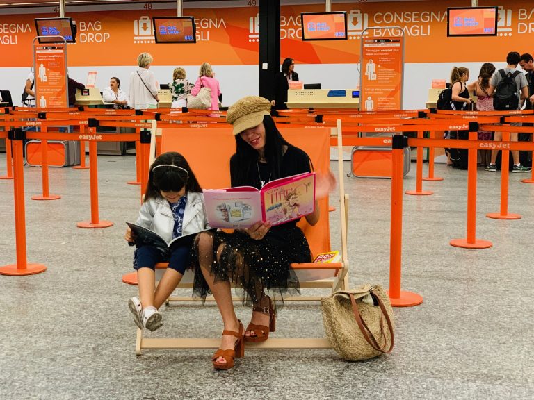 EasyJet lancia Flybrary, la biblioteca volante che i nostri